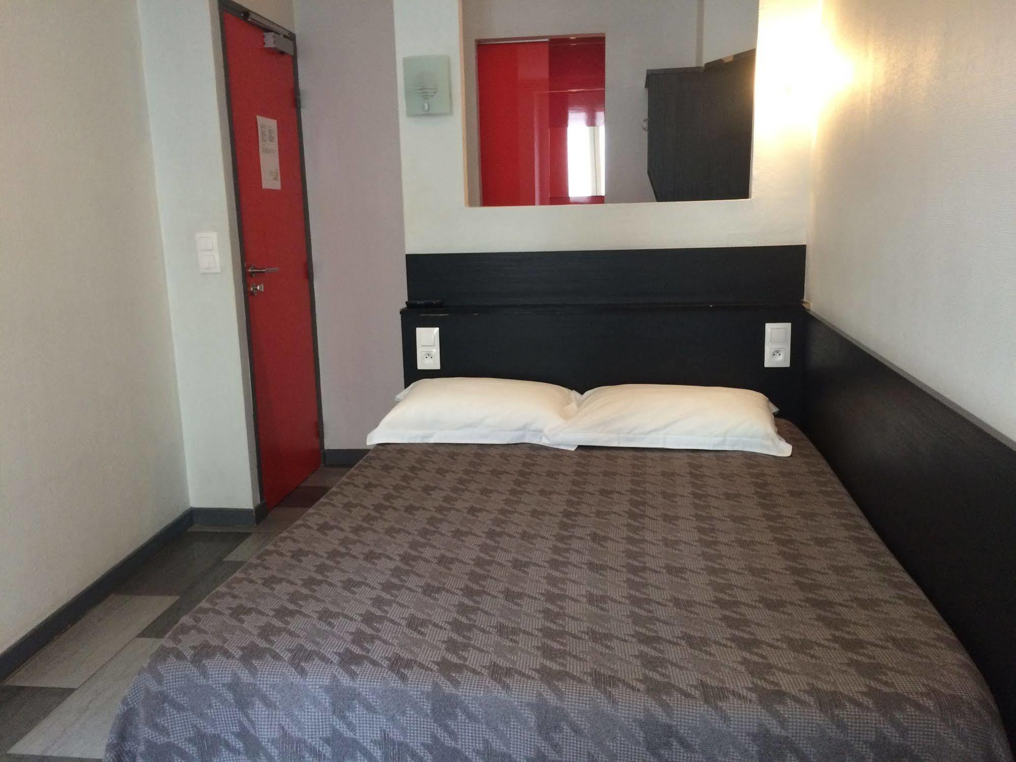Mimosa Hotel *